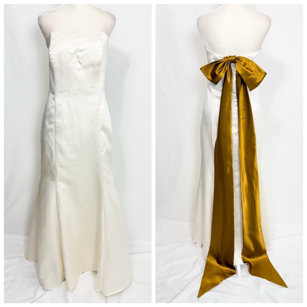 Elegant Strapless White Gown with Gold Bow